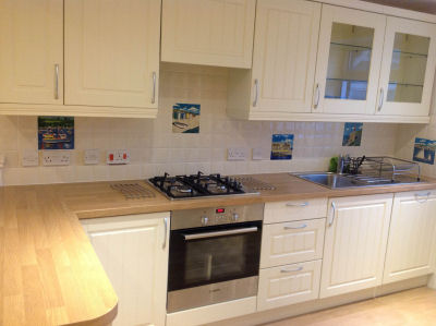 Kitchen tiling with picture tiles